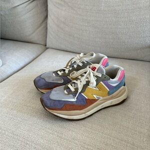 Women’s new balance trendy colorful sneakers size 9